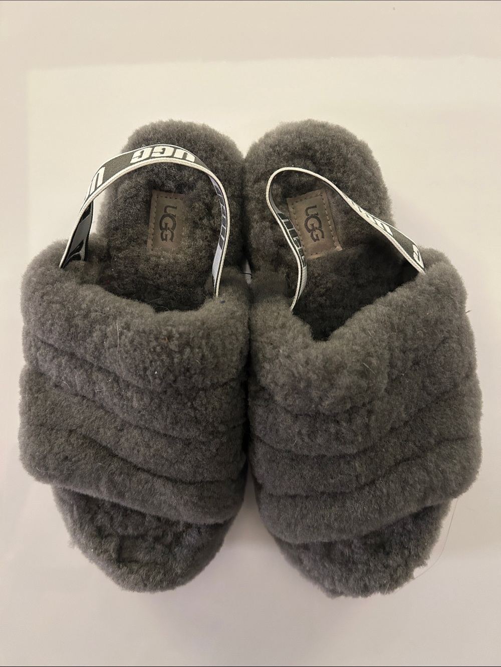 UGG Kids Charcoal Gray Fluff Yeah Elastic Strap Sheepskin Slides, 4